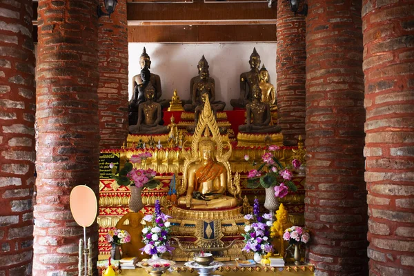 Antigua Estatua Buda Para Los Tailandeses Visita Viaje Respeto Orando — Foto de Stock