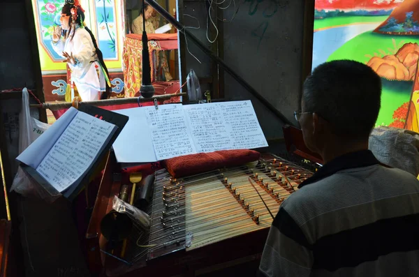 Thajci Čínského Původu Hrají Hudební Nástroje Zpívají Píseň Pro Herectví — Stock fotografie