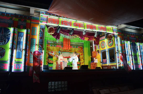 2011年3月13日 在泰国曼谷 中国裔泰国人表演了当代中国传统古典歌剧 向当地民众展示欢庆新年佳节 — 图库照片