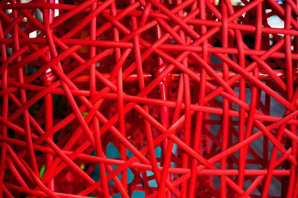 El yapımı kırmızı rattan ve klasik sanat ve el işi mobilya arka planında bambu hasır örgü ile sanatsal iç dekorasyon.