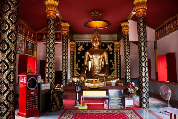 Статуя Древнего Будды Античном Ubosot Тайцев Путешественники Путешествовать Посетить Уважение — стоковое фото
