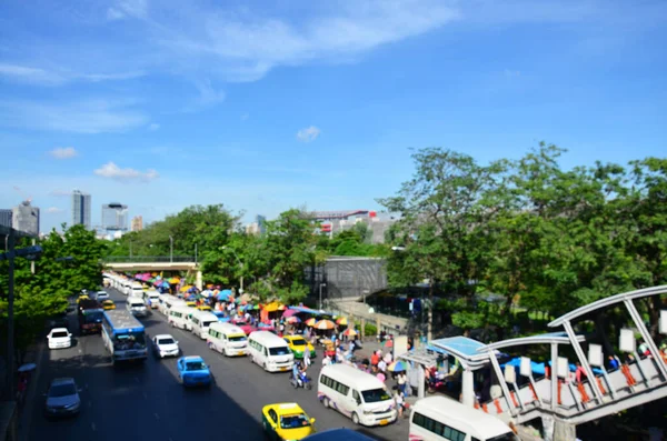 Vista Aérea Vehículo Borroso Calle Tailandeses Viajeros Extranjeros Caminando Esperando — Foto de Stock