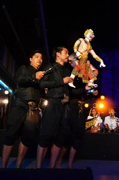 Thai Professional Puppeteer Puppet Master Manipulate Playing Acting Ancient Puppets — Foto de Stock