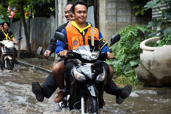 Thai Rider Riding Motorcycle Motorbike Taxi Street Send Receive Travelers — Foto de Stock