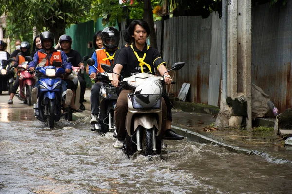 Thai Rider Riding Motorcycle Motorbike Taxi Street Send Receive Travelers — Foto de Stock