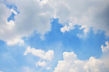 Tayland 'ın Bangkok şehrinin kırsal kesiminde gündüz vakti mavi gökyüzü ve güzel bulutların hava manzarası