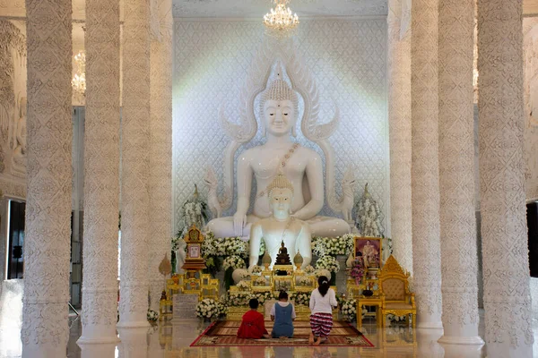 Beautiful White Buddha Statue Ubosot Thai People Traveler Travel Visit —  Fotos de Stock