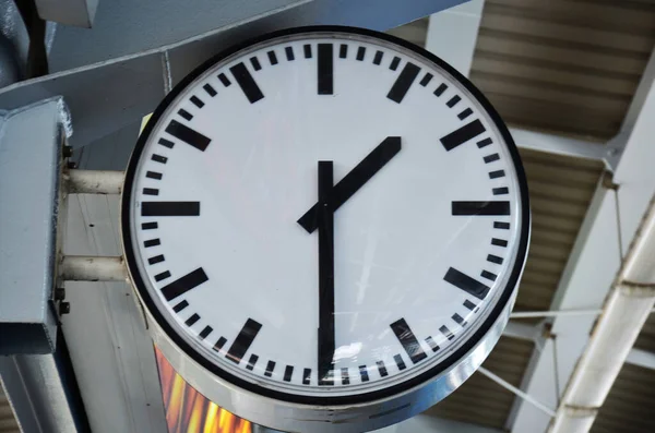 Classic Vintage Clock Thai People Foreigner Traveler Passengers Use Service – stockfoto