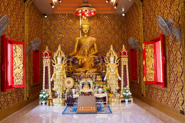 Antigua Estatua Oro Buddha Ubosot Antiguo Para Los Viajeros Tailandeses — Foto de Stock