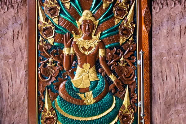 Antiga Escultura Divindade Naka Naga Anjo Afrescos Pintura Porta Madeira — Fotografia de Stock