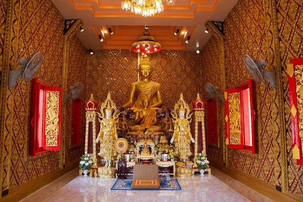 Antigua Estatua Oro Buddha Ubosot Antiguo Para Los Viajeros Tailandeses — Foto de Stock