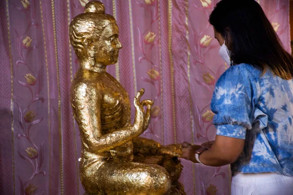 Viajeros Tailandeses Mujeres Personas Viajan Visita Rituales Mérito Cubren Delgada — Foto de Stock