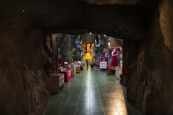 Wejście Jaskini Naka Pod Ziemią Dla Tajów Zwiedzanie Poszanowanie Modląc — Zdjęcie stockowe
