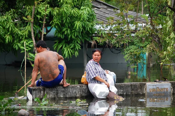 Thai People Natural Disaster Victims Stand Wading Water Street Alley — Stock Photo, Image