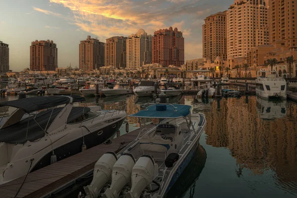 Porto Arabia Marina Doha Perła Katar Zachód Słońca Strzał Pokazujący — Zdjęcie stockowe