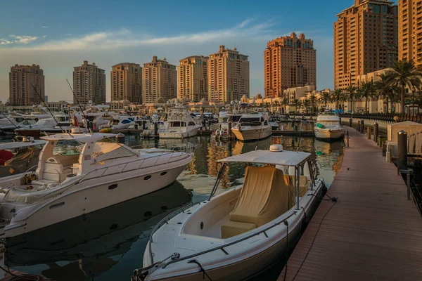 Pearl Doha Katar Daki Porto Arabistan Marina Arka Planda Konut — Stok fotoğraf