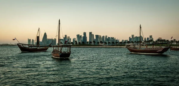 Doha Skyline Afternoon Shot Showing Dhows Qatar Flags Arabic Gulf — Stock Photo, Image