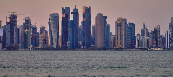Doha Catar Skyline Por Tarde Mostrando Rascacielos Zona West Bay — Foto de Stock