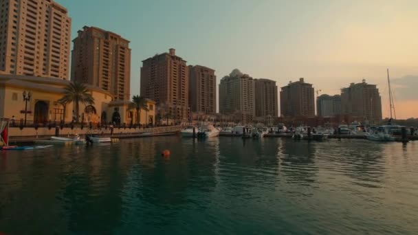 Porto Arabia Marina Peral Doha Qatar Tiro Tarde Mostrando Barcos — Vídeo de Stock