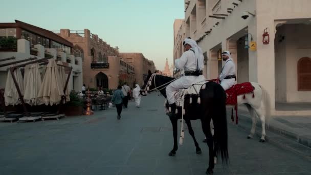 Souq Waqif Doha Κατάρ Κεντρικό Δρόμο Απόγευμα Πυροβόλησε Δείχνει Παραδοσιακούς — Αρχείο Βίντεο