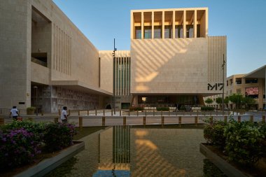 Msheireb Downtown Doha, Katar öğleden sonra M7 'yi gösteriyor. Msheireb Downtown' ın kalbinde tasarım, yenilik ve girişimcilik için yeni bir merkez..