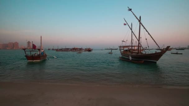 Dhows Con Bandera Qatar Golfo Árabe Katara Undécimo Festival Dhow — Vídeo de stock