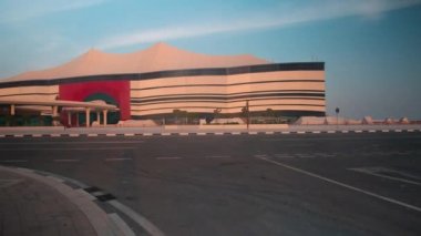 Al-Bayt Stadyumu, Al Khor, Katar gündüz görüşü 2022 FIFA Dünya Kupası açılış seremonisini ve maçını düzenleyecek olan stadyumun dış görünüşünü gösteriyor.