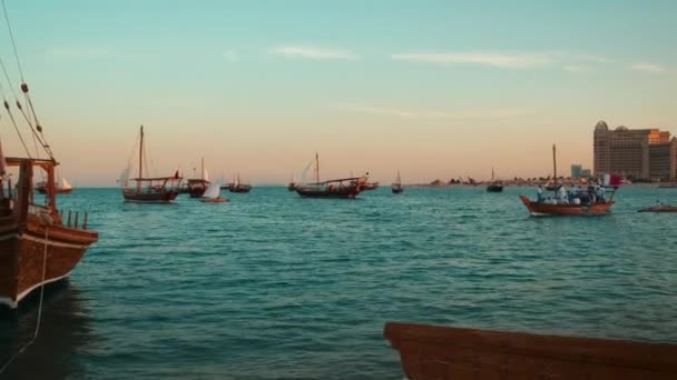 Традиційний Фестиваль Дахів Заході Сонця Доха Катару Який Показує Дахо — стокове відео