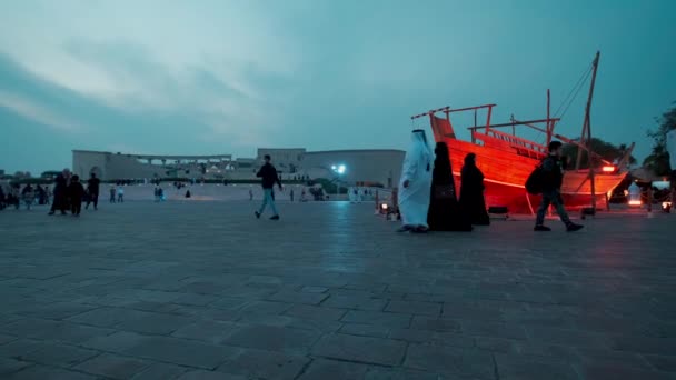 Katara Undécimo Festival Dhow Tradicional Doha Qatar Toma Noche Mostrando — Vídeo de stock