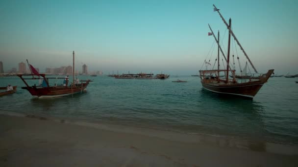 Dhows Con Bandera Qatar Golfo Árabe Katara Undécimo Festival Dhow — Vídeo de stock