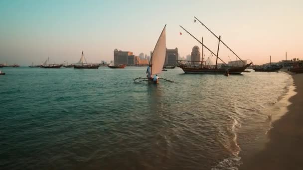 Dhows Qatar Flag Arabic Gulf Katara Ενδέκατο Παραδοσιακό Φεστιβάλ Dhow — Αρχείο Βίντεο