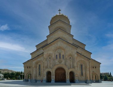 Kutsal Tiflis Trinity Katedrali, Gürcistan 'ın dış görünüşü katedralin eşsiz mimarisini gösteriyor. 