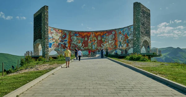 Russia Georgia Friendship Monument Gudauri Georgia External Daylight View Visitors — Stockfoto