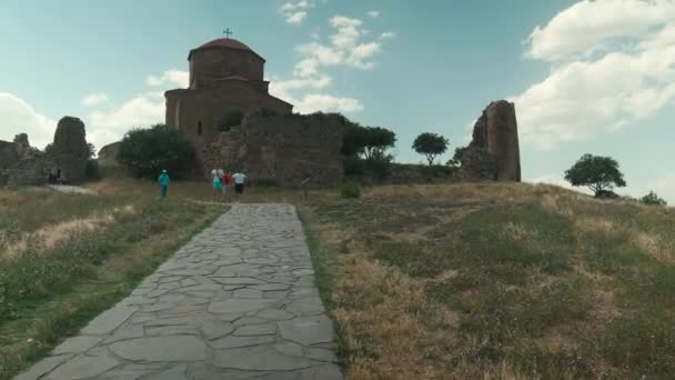 Jvari Monastery Mtskheta Georgia External Daylight View Visitors Walking Clouds — ストック動画