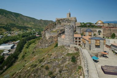 Akhaltsikhe (Rabati) Şatosu, Gürcistan 'ın güneyindeki Akhaltsikhe şehrinde yer almaktadır. Samtskhe-Javakheti bölgesinin en önemli yerlerinden biri..