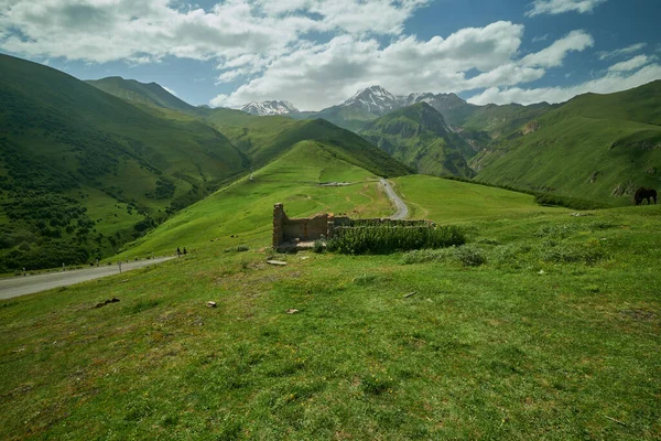 Mount Kazbek Mount Kazbegi Stepantsminda Georgia Daylight Shot Summer Clouds — 图库照片