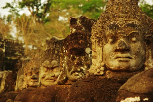 Carved stone heads at ancient temple in Angkor Wat, Cambodia — Stock Photo, Image