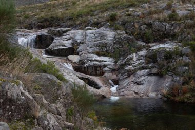 Pozo das olas Şelaleleri, Galiçya ve Portekiz arasındaki doğal Xure-Geres parkında