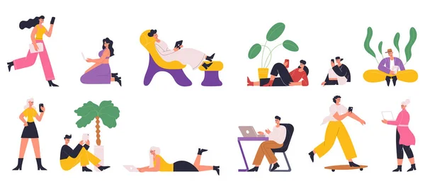 Personnages utilisant Internet avec des gadgets mobiles, smartphone, tablette, ordinateur portable. Les gens jouent à des jeux, bavarder, lire des livres électroniques vectoriel jeu d'illustration. Scènes de réseaux sociaux — Image vectorielle