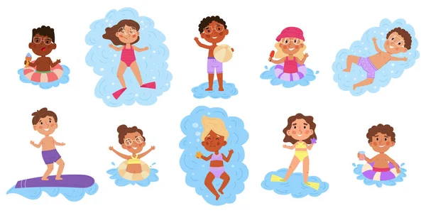 Niños nadando en la piscina o en el mar, juegos de verano para niños. Multiétnicos niños que se divierten en el conjunto de ilustración de vectores de agua. Niños nadando y bañándose — Vector de stock