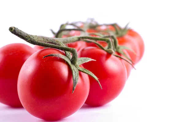 Ramo de tomates cherry frescos —  Fotos de Stock