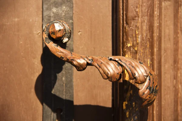 Ancient wrought iron door handle — Stock Photo, Image