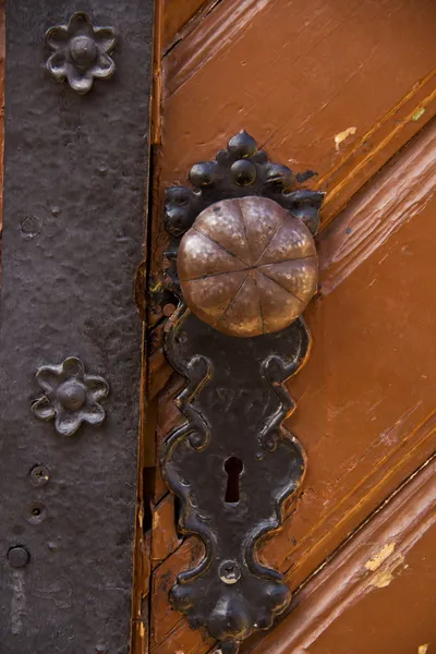 Oude decoratieve deurknop — Stockfoto