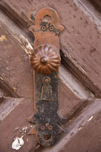 Ornate and rusty door knob — Stock Photo, Image