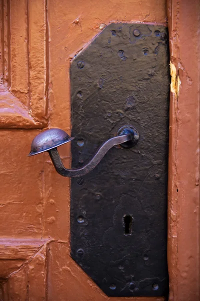 Punho da porta de ferro forjado — Fotografia de Stock