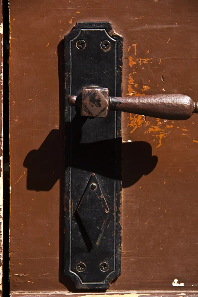 Poignée de porte vieillissante — Photo