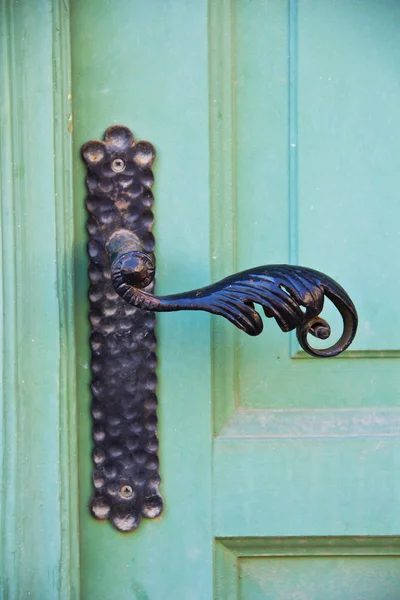 Forntida dörrhandtag — Stockfoto