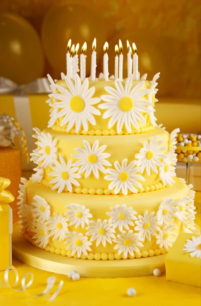 デイジーの誕生日ケーキ — ストック写真