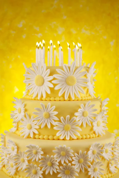 Stokrotka urodziny tort — Zdjęcie stockowe