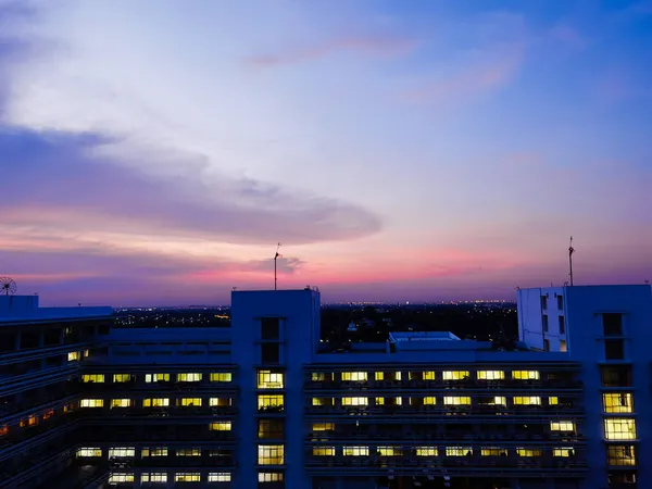 Ciel Soir Avec Éclairage Des Immeubles Bureaux — Photo